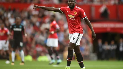 Lukaku double fires Manchester United to winning start