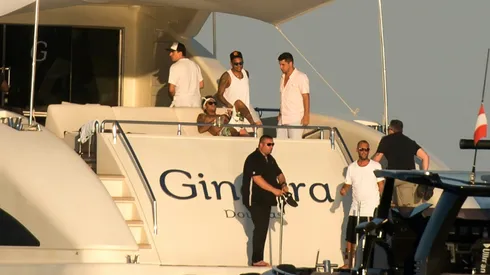 Neymar parties in Saint-Tropez after record move