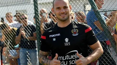 Sneijder completes Nice signing after medical