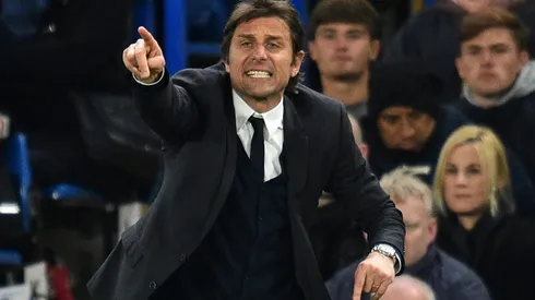 Restless Chelsea boss Conte fights to avoid sophomore slump