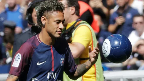Neymar pledges 'lots of trophies' to PSG fans