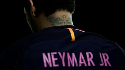 Neymar completes world record PSG move