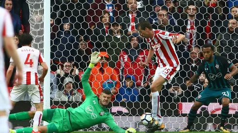 Crouch nudges Stoke past struggling Saints
