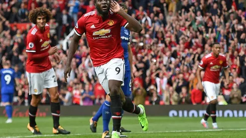 Strikers take center stage early in Premier League title race