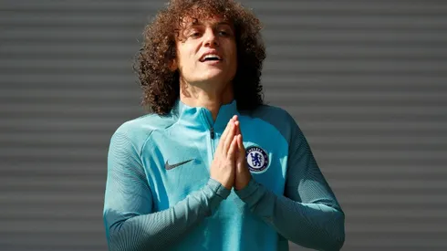 Chelsea's Luiz 'must' play despite broken wrist - Conte