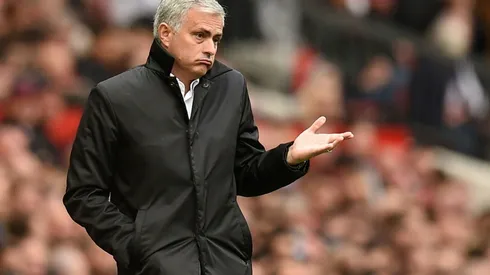 Mourinho shrugs off Manchester City rivalry in title race