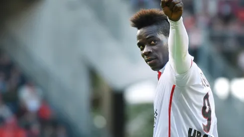 Balotelli screamer fires Nice past Rennes