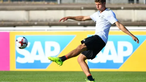 Mueller can imagine life after Bayern