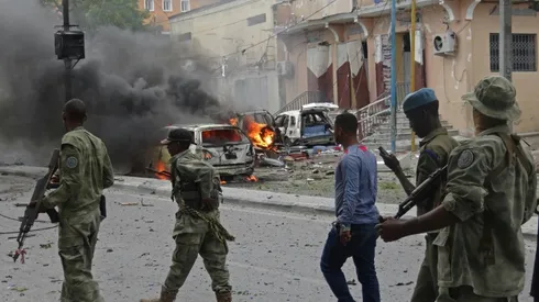 Thousands attend first Mogadishu night-time football match in decades