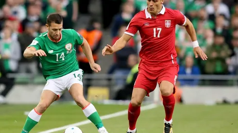 Kolarov fires 10-man Serbia past Ireland
