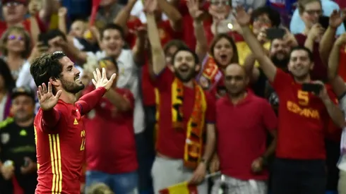 Isco sparks Spain rout of Italy to close on World Cup