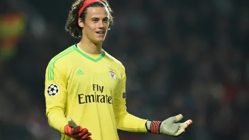 Svilar helps Man United to brink of Champions League last 16