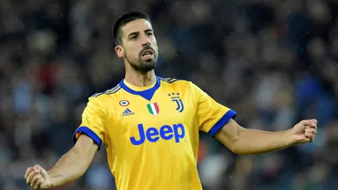 Khedira hat-trick lifts 10-man Juventus, Milan see red