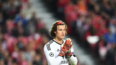 Goalkeeping gaffe hands Man Utd win at Benfica