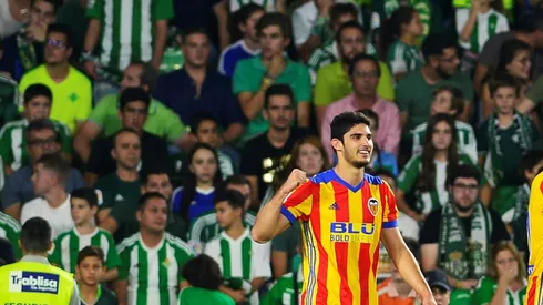 Valencia storm to second in nine-goal thriller