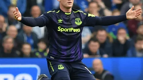 Rooney rides to Everton's rescue, Gabbiadini saves Saints