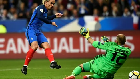 France pass test to clinch World Cup spot