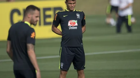 Brazil defender Silva suffers thigh injury