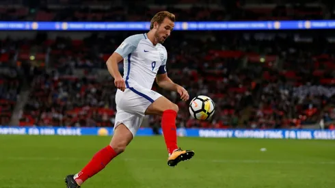 Kane sends lacklustre England to World Cup