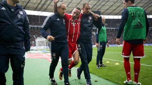 Bayern's Ribery injures knee