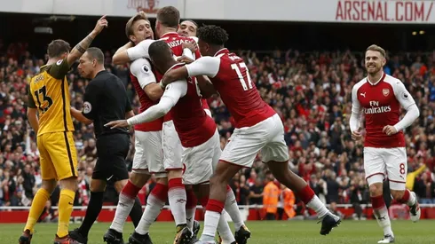 Wenger savours 21st anniversary as Arsenal sink Brighton