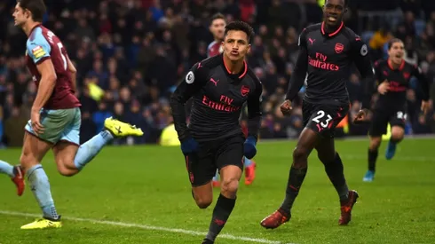 Sanchez lifts Arsenal, Everton thrashed again