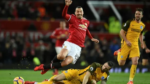 United close gap on City, Spurs held