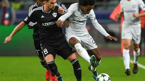 Barcelona, Chelsea reach last 16 as Manchester United lose