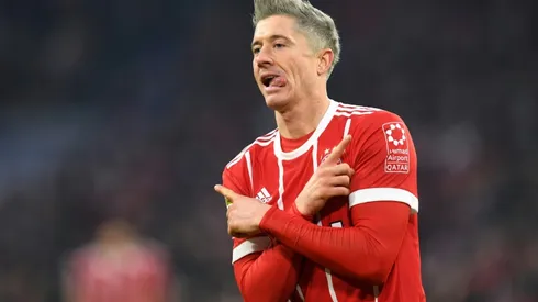 Lewandowski double puts Bayern six points clear