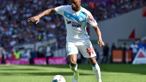 Ousted Evra backed by Mandanda