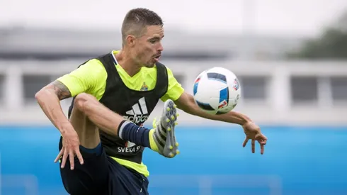 Celtic crush title rivals Aberdeen