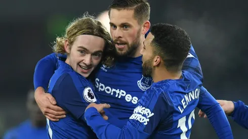 Sigurdsson beauty adds to Swansea woes