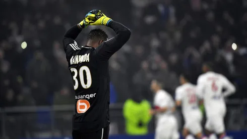 Mandanda blunder helps Lyon beat Marseille