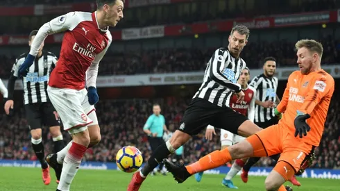 Ozil gem gets Arsenal back on track