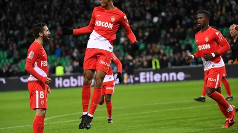 Monaco hit four to stay in PSG chase