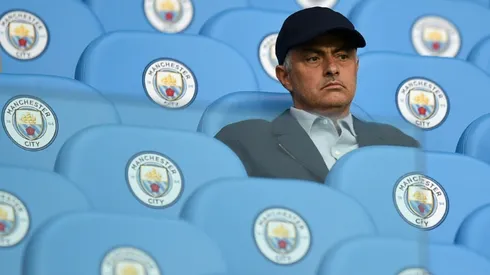 Mourinho says too early to predict Premier League winners