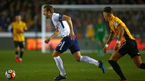 Kane saves Tottenham, West Ham crash in FA Cup