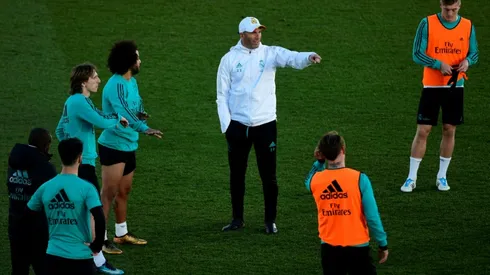 Valencia threaten more trouble for Zidane's Madrid