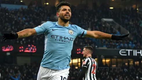 Aguero treble gets Man City back on track as United eye Sanchez