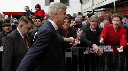 Wenger vows to stick with troubled Arsenal