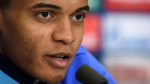 Dortmund sign Manchester United target Akanji - reports