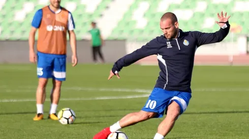 Sneijder off to winning start in Qatar
