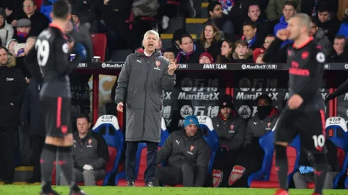 Wenger eyes new recruits as troubled Arsenal face Chelsea test