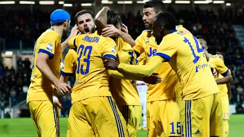 Bernardeschi keeps Juventus on Napoli's heels