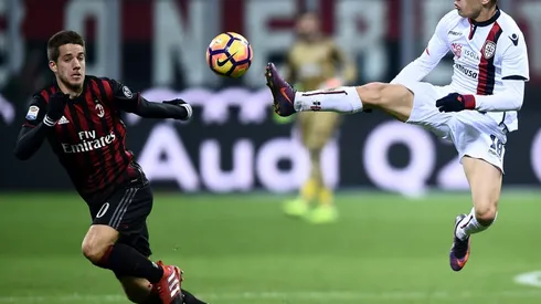 Italy's Barella extends Cagliari deal