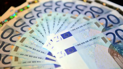 Irish footballer wins a million euros in lottery