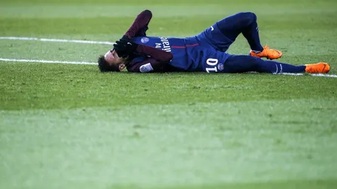 World Cup in mind, Brazil obsesses over Neymar's injury