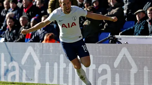 Kane staying at Spurs to win titles - Pochettino