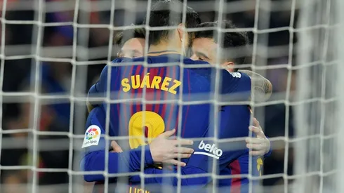Suarez hat-trick extends six-goal Barca's La Liga lead