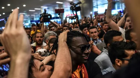 In Turkey, 'crazy' welcome awaits foreign football stars